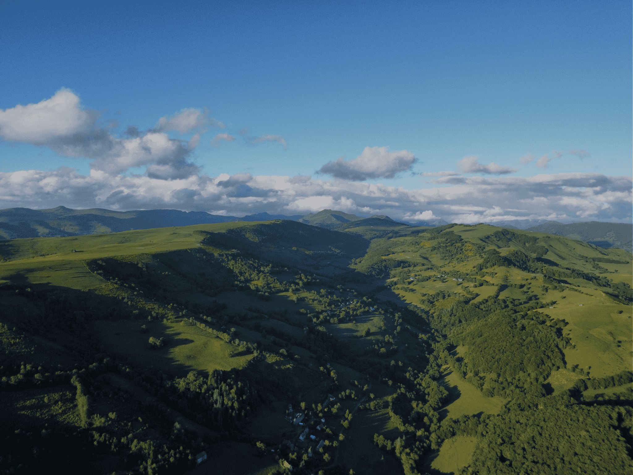 Cabanes insolites sur pilotis dans le Cantal — Les Havres Verts